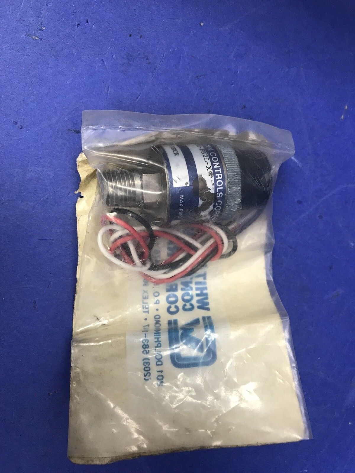 Whitman P117V-3H-F52L-X SS Vacuum Switch , 5A, 250VAC -New