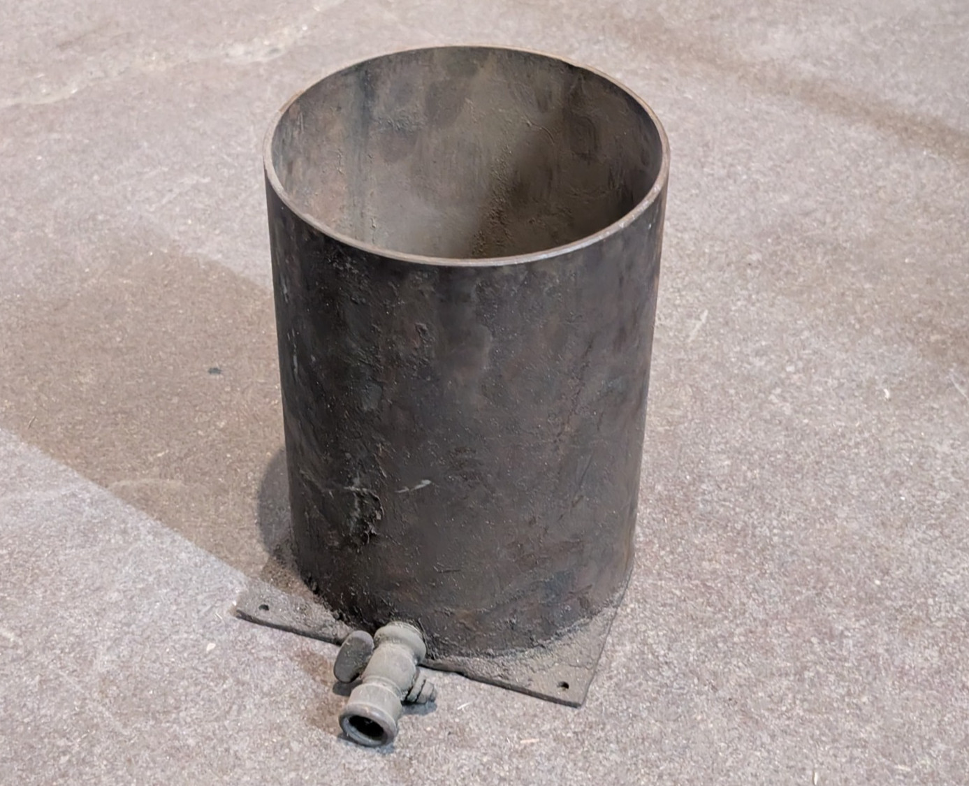(3) Unbranded 8.5″x6″x8″ Steel Cylindrical Reservoir Tanks w/Valve Mounting Base