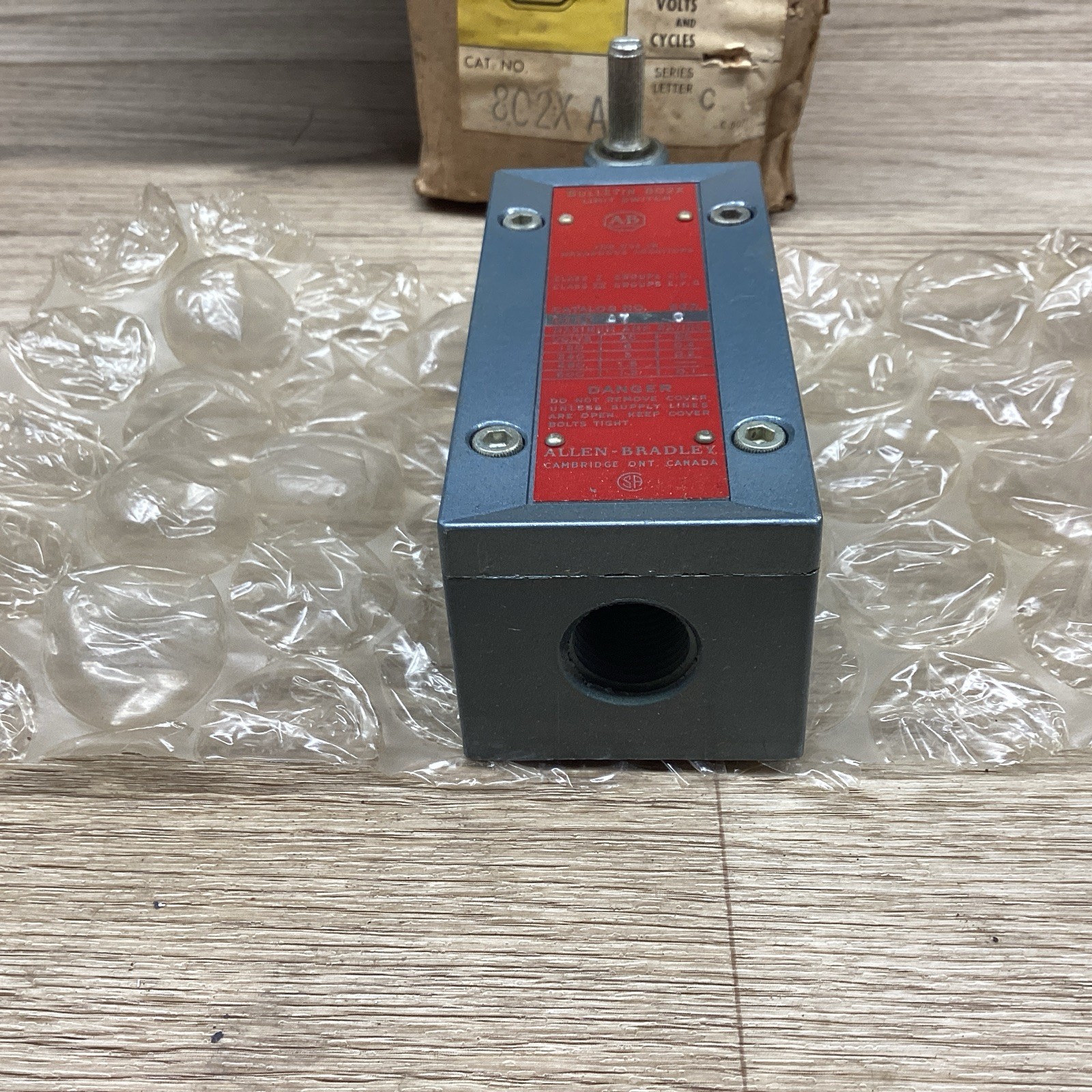 NOS ALLEN BRADLEY 802XA7 SER. C LIMIT SWITCH #828PT153*CO