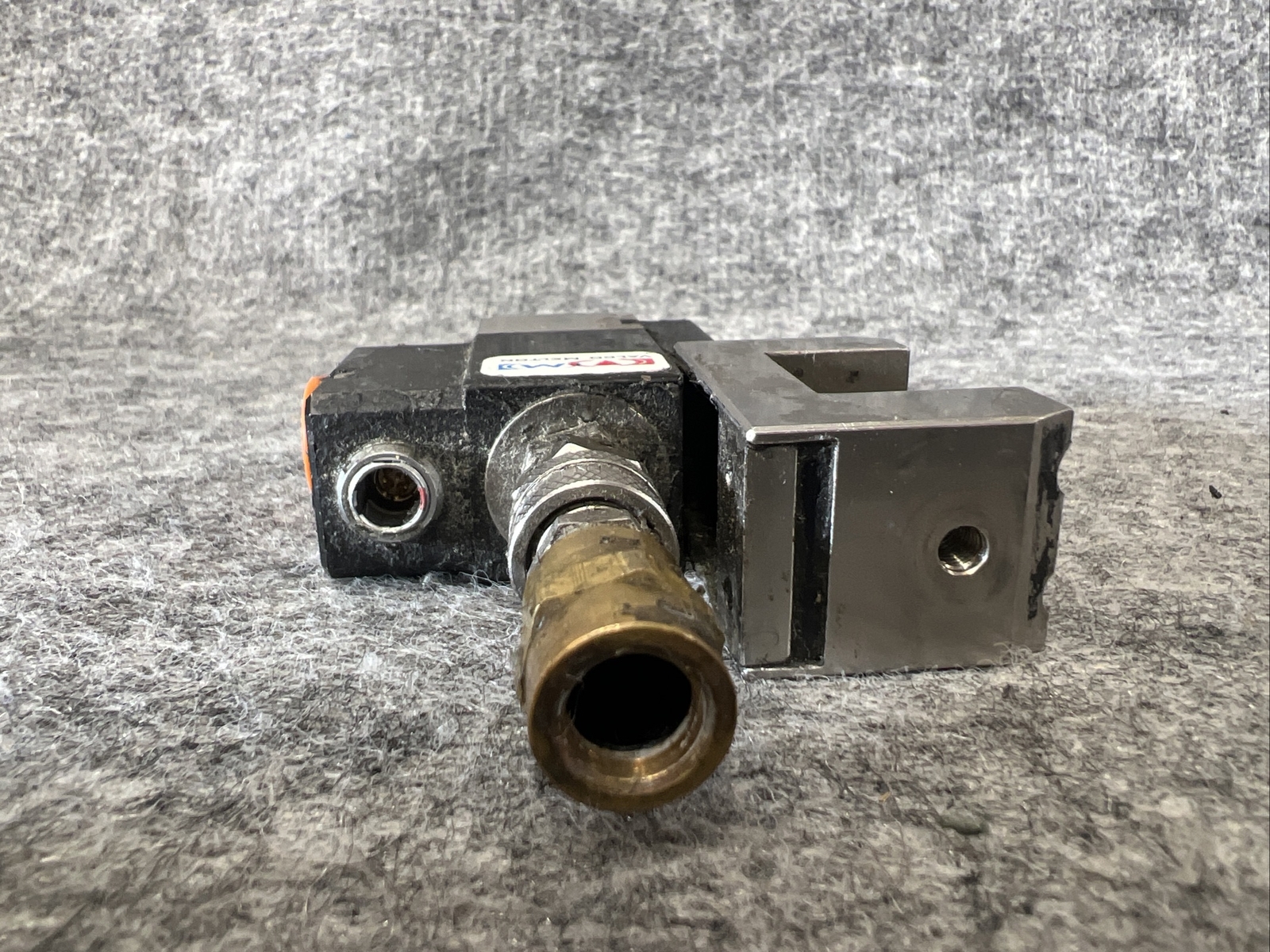VALCO MELTON Hot melt adhesive applicator nozzle module Used