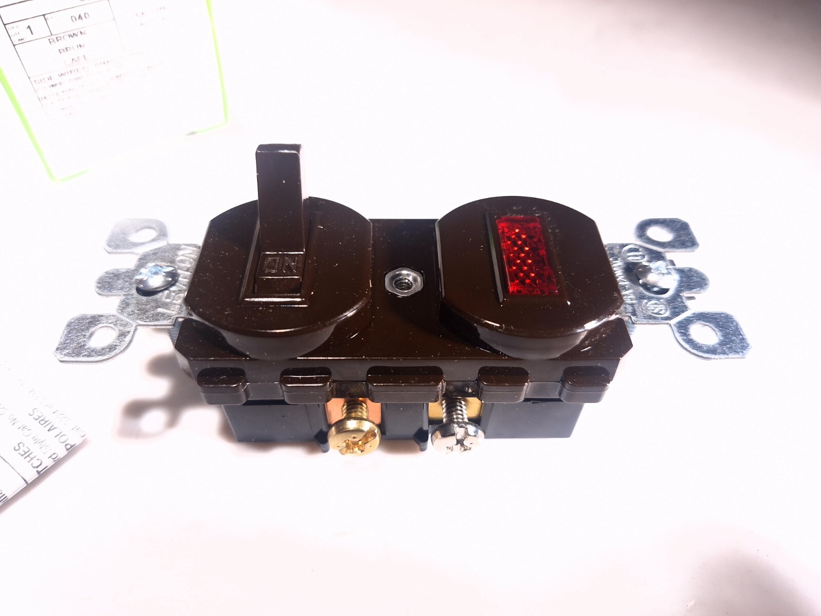 LEVITON 5226 TOGGLE SWITCH AND PILOT LIGHT BROWN 15A 120/277V 5226