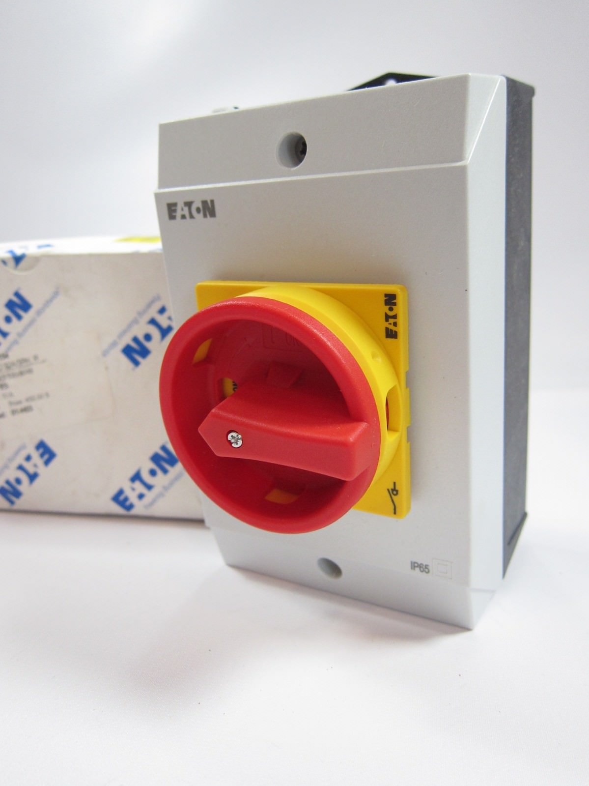 New Eaton P1-32/I2/SVB Surface Mounting Main Disconnect Switch