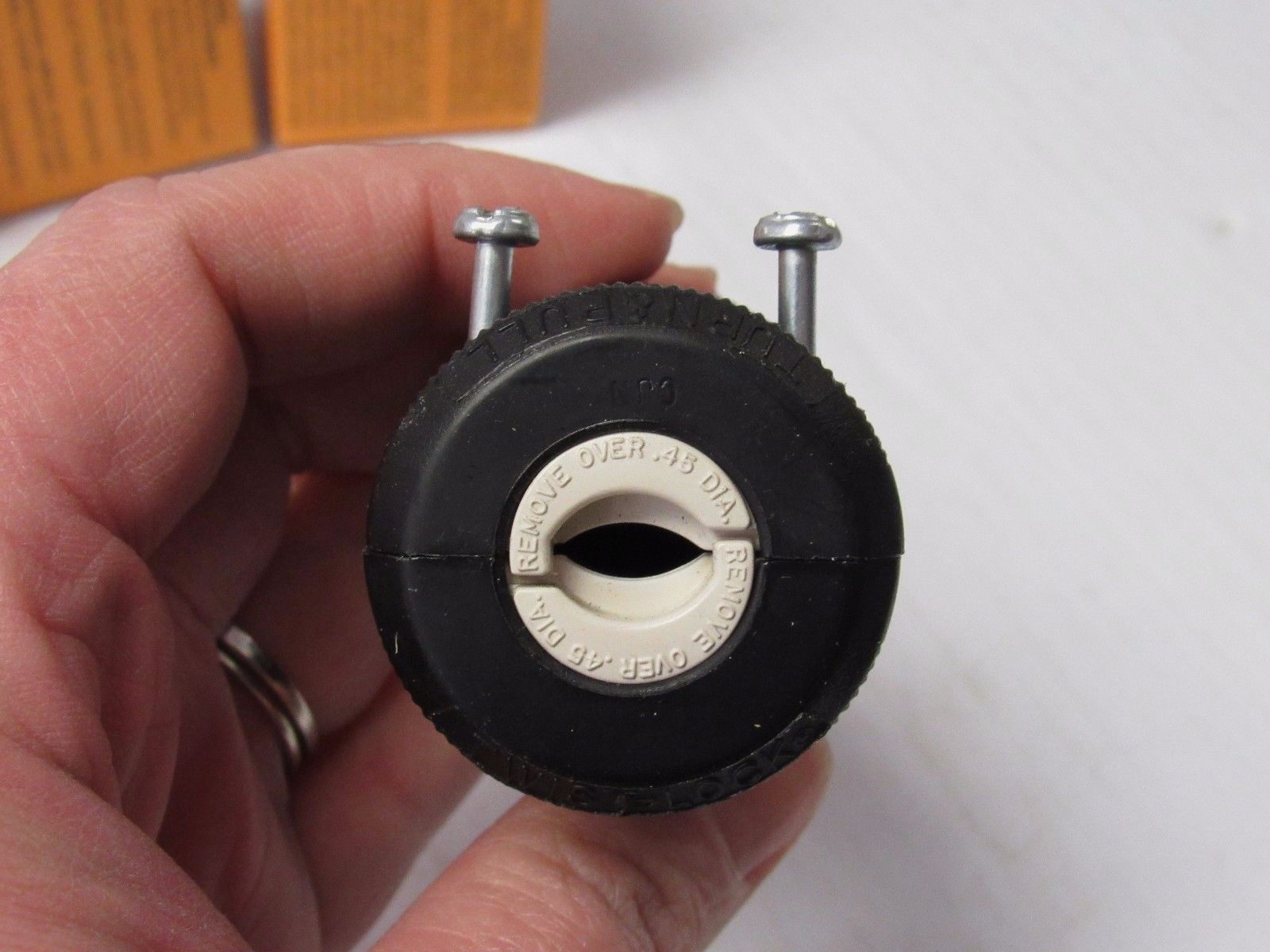 (4) HUBBELLTWIST LOCK TURN & PULL PLUG HBL4723VBK 15 AMP A 15A 125V 2 POLE 3W