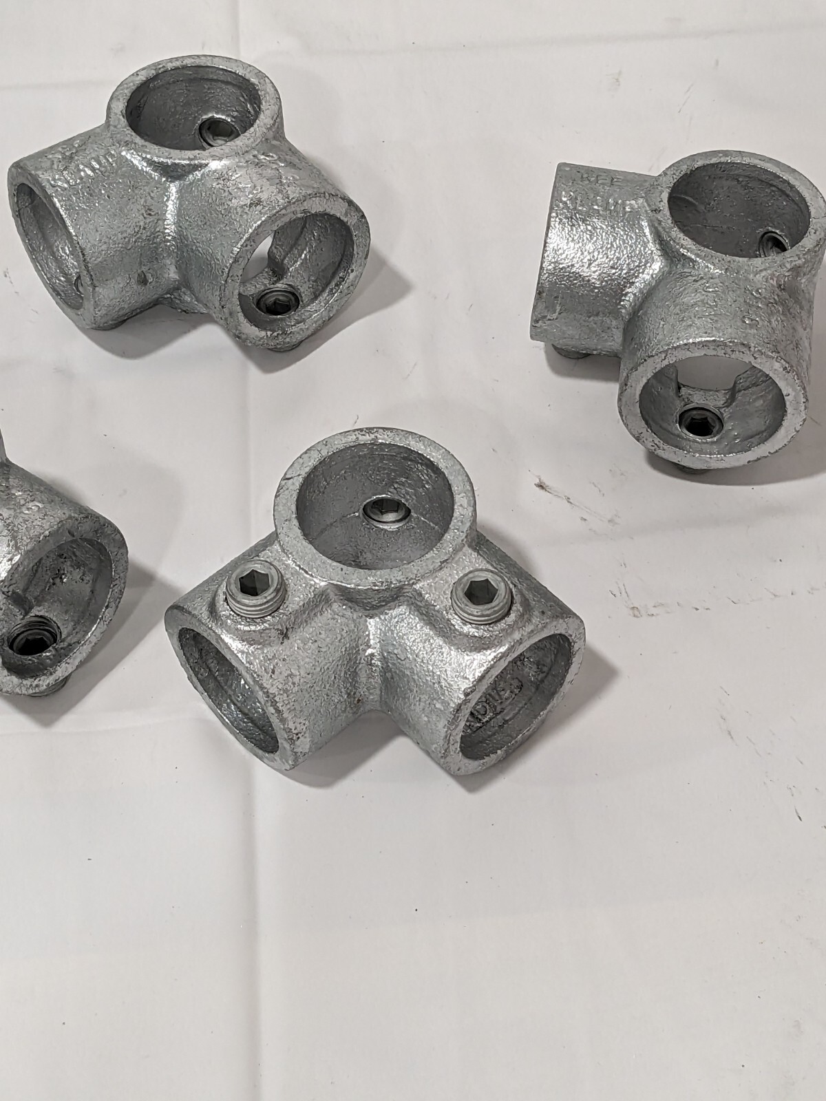 KEE 1″ Pipe, Side Outlet Tee, Malleable Iron Tee Pipe Rail Fitting Qty 5 21-6