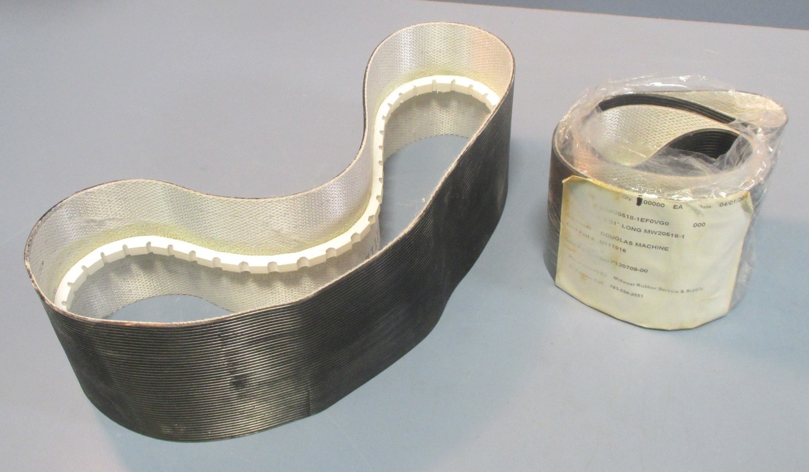Lot of 2 Midwest Rubber N111916 3-1/2″ x 31″ Long Spined Belt NWOB