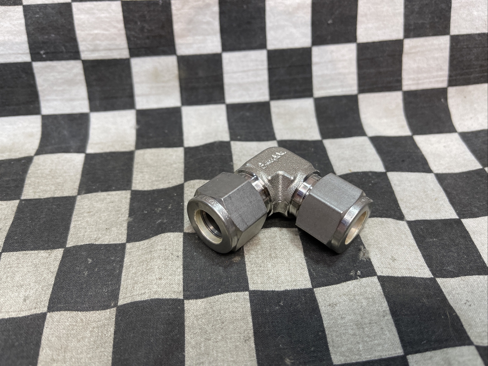 SWAGELOK TEE ELBOW 1/2″ SS-810-3 SS-810-9 UNION 5/8″ SS-1010-6, LOT OF 3#1606V46