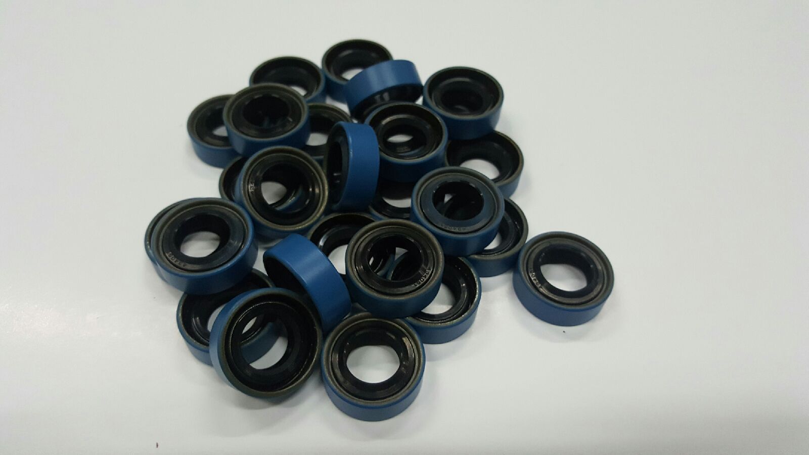 PN: 4940 OIL-SEALNEW CHICAGO RAWHIDE SKF AFTERMARKET