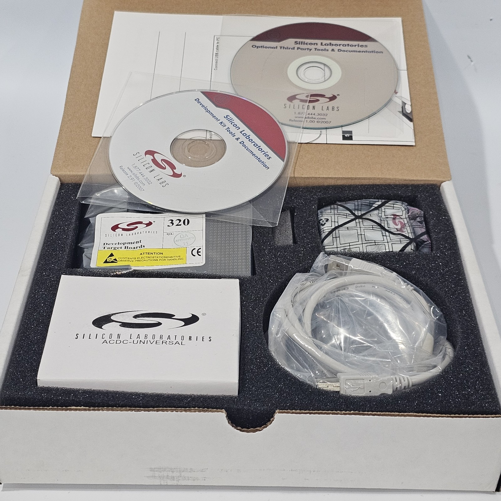 Silicon Labs Microcontroller Development Kit C8051 8-bit MCU No. C8051F320DK