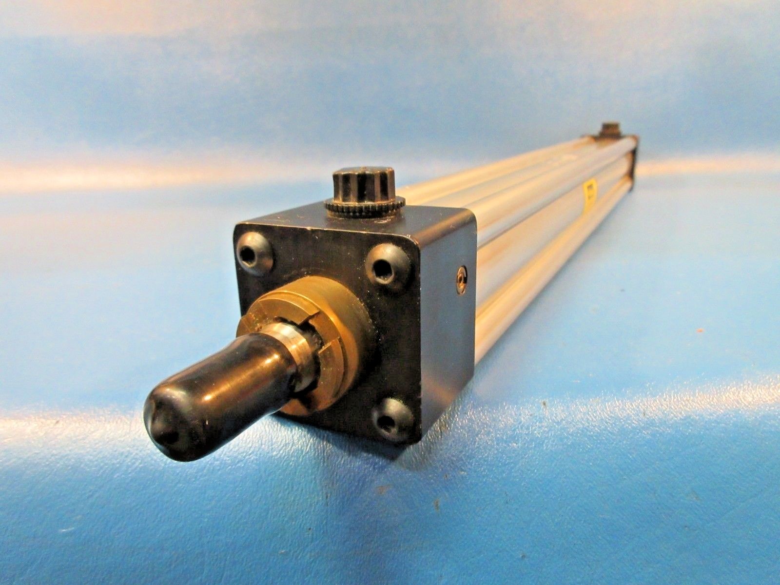 Parker CF2MAUS18AC, Ser 2MA 1.5, 1-1/2 Bore, 16″ Stroke 01.50 CF2MAUS18AC 16.000
