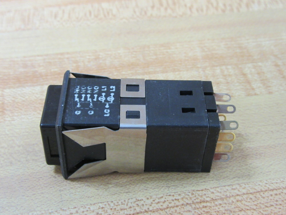 Dialight 554-6221-411 Pushbutton Switch 5546221411 White/Test
