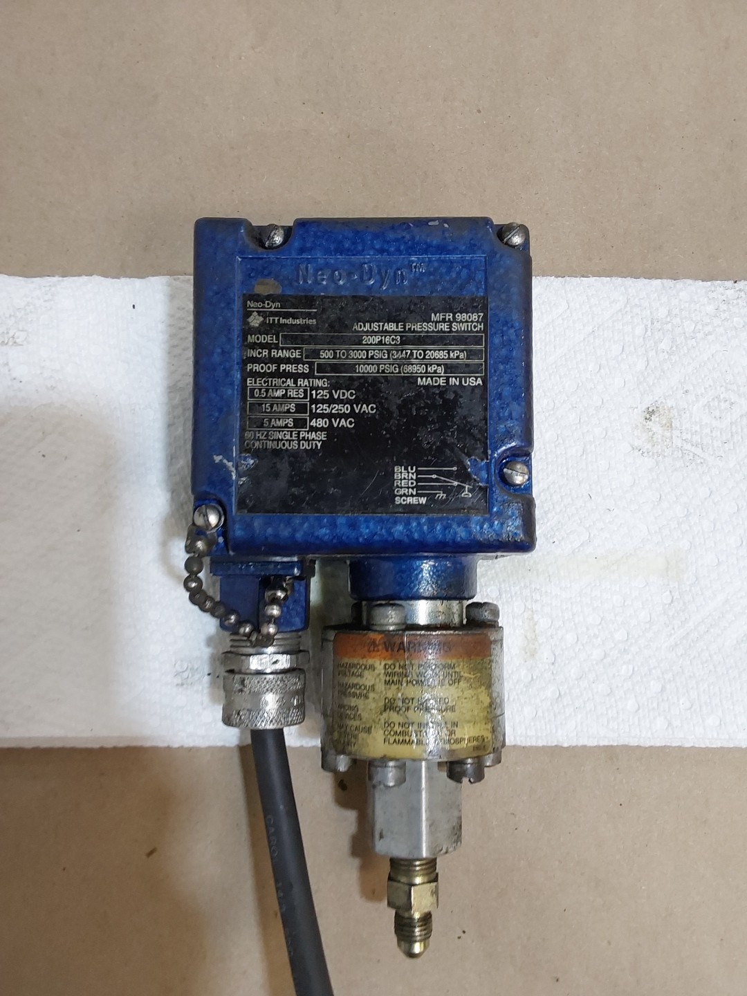 ITT NEO-DYN 200P16C3 ADJUSTABLE PRESSURE SWITCH 500-3000PSIG 98087