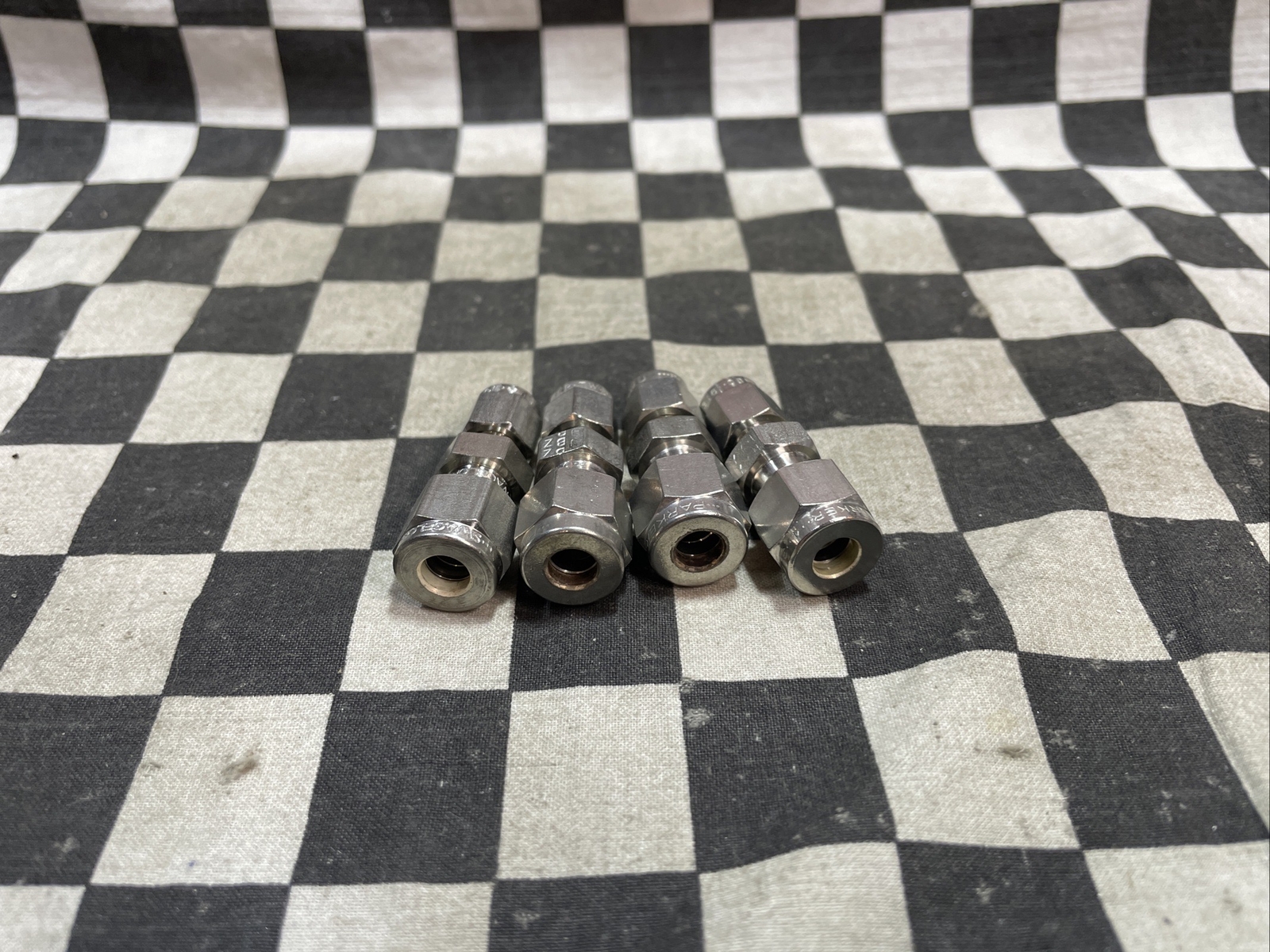 SWAGELOK SS-400-6-2 PARKER 4RU2-316, REDUCER UNION 1/4″X1/8″ LOT OF 4 #1639F23