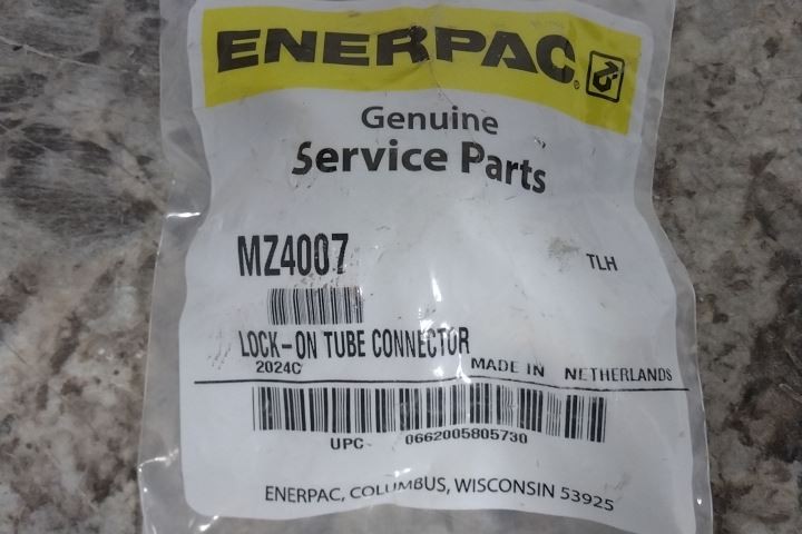 Enerpac MZ4007 2.5 Ton Capacity Lock On Tube Connector
