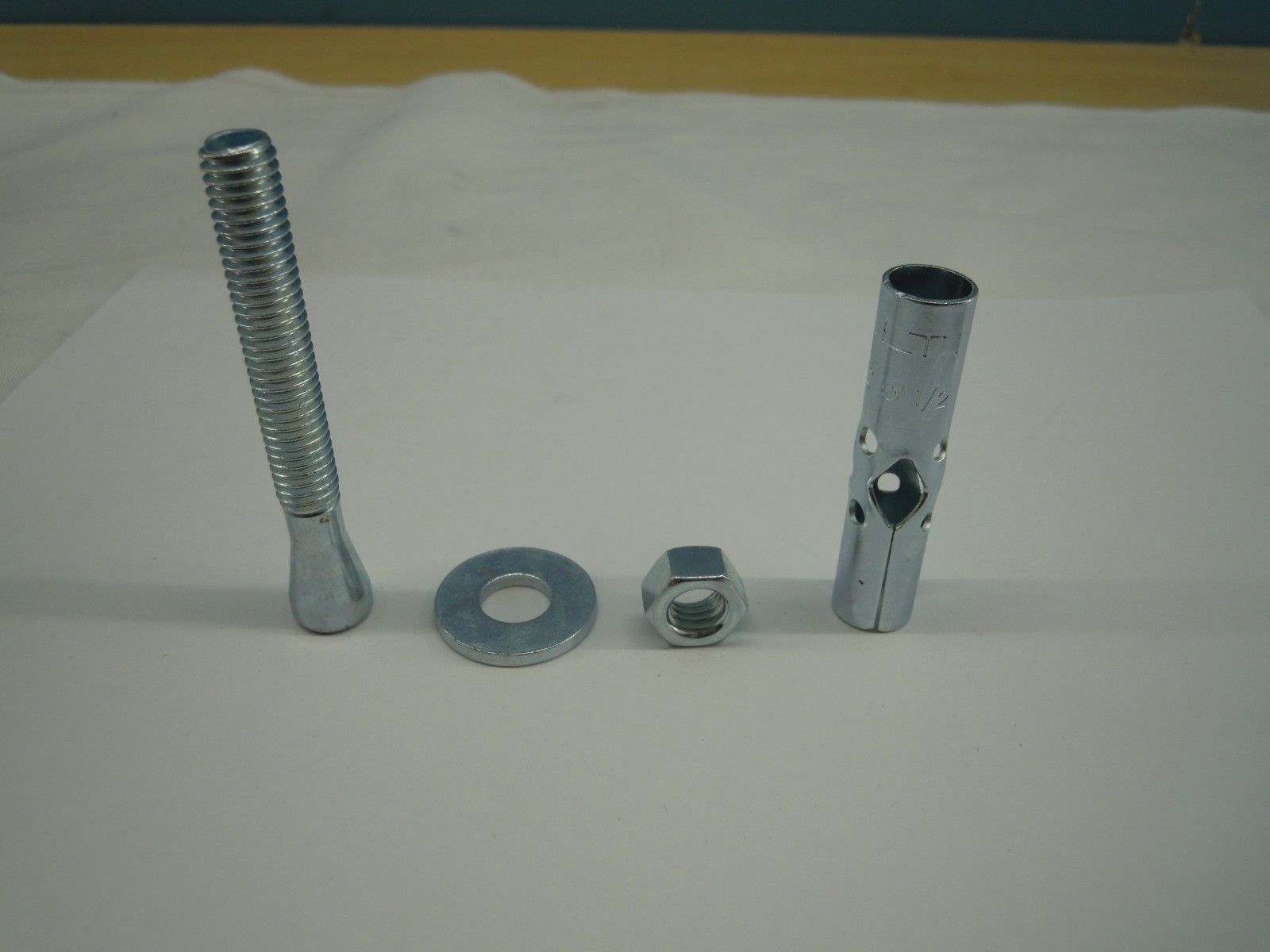 10 X HILTI HLC-HX 1/2 X 2 1/4 SLEEVE ANCHOR ZINC PLATED 00336255 ***NEW
