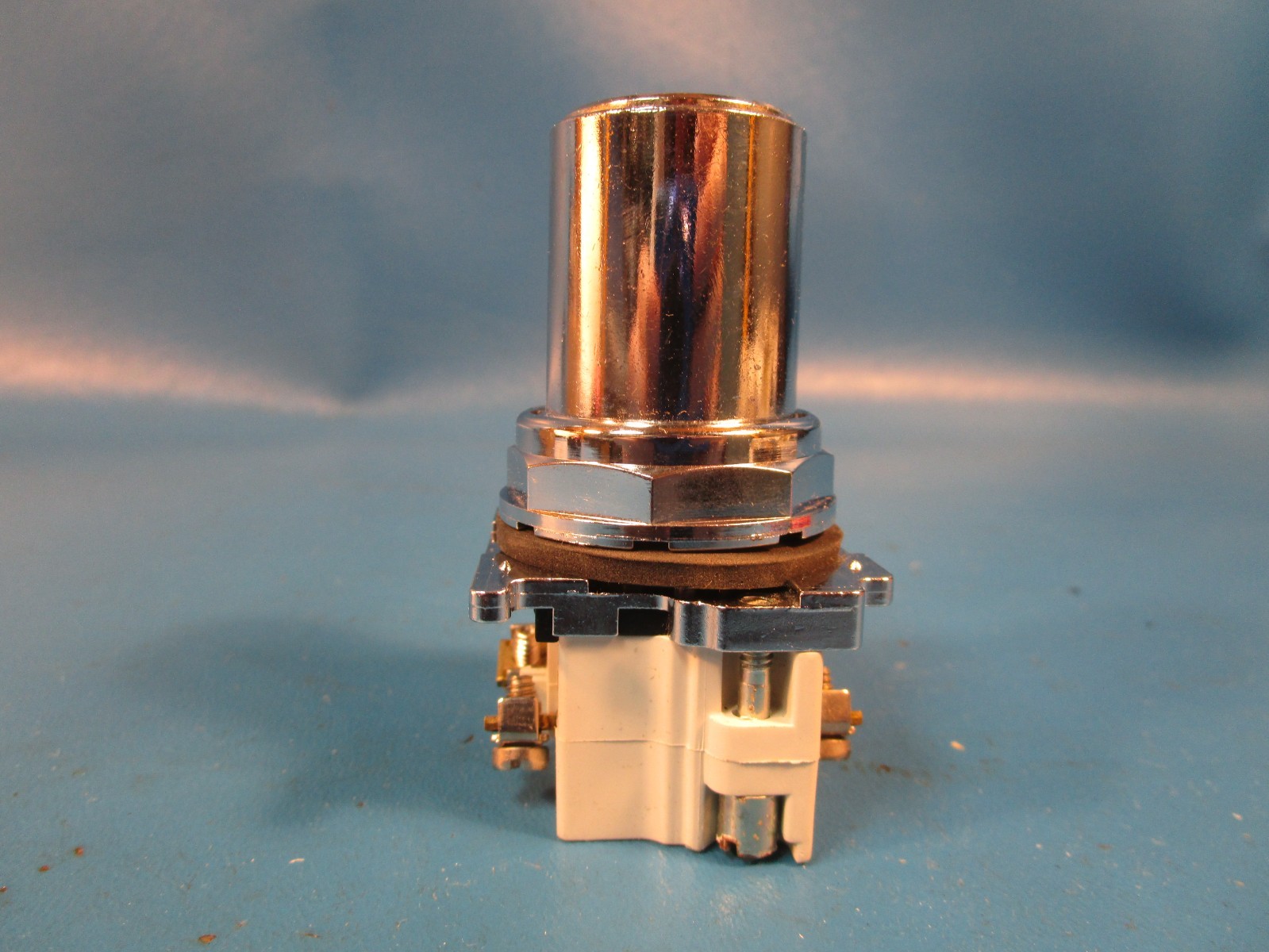 Cutler Hammer 10250T15712-1, Selector Switch, Key Operator, 2 Position