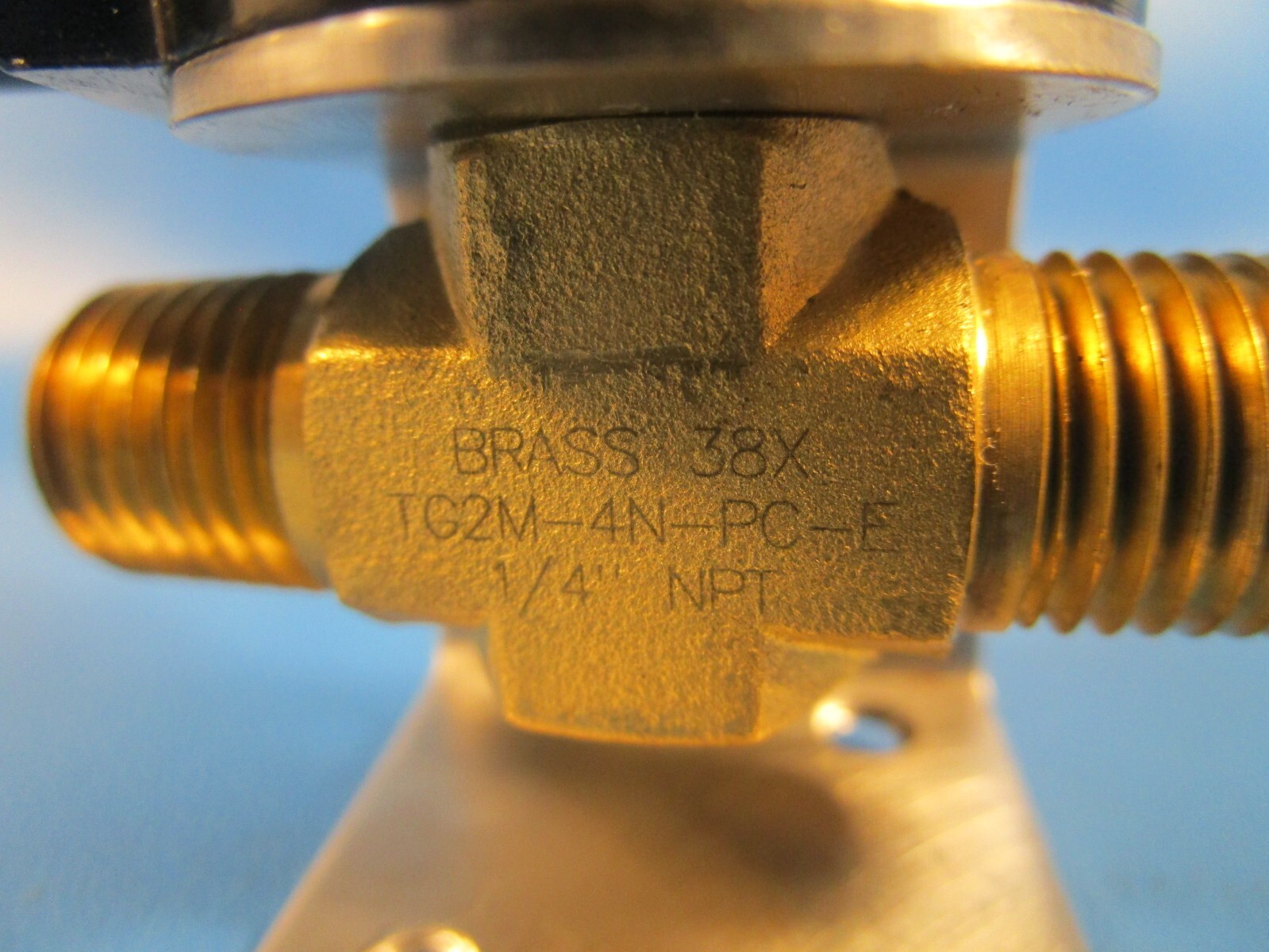Hy Lok TG2M-4N-PC-E, BRASS 1/4″ MNPT Toggle Valve 12VDC, TG2M4NPCEBRAS