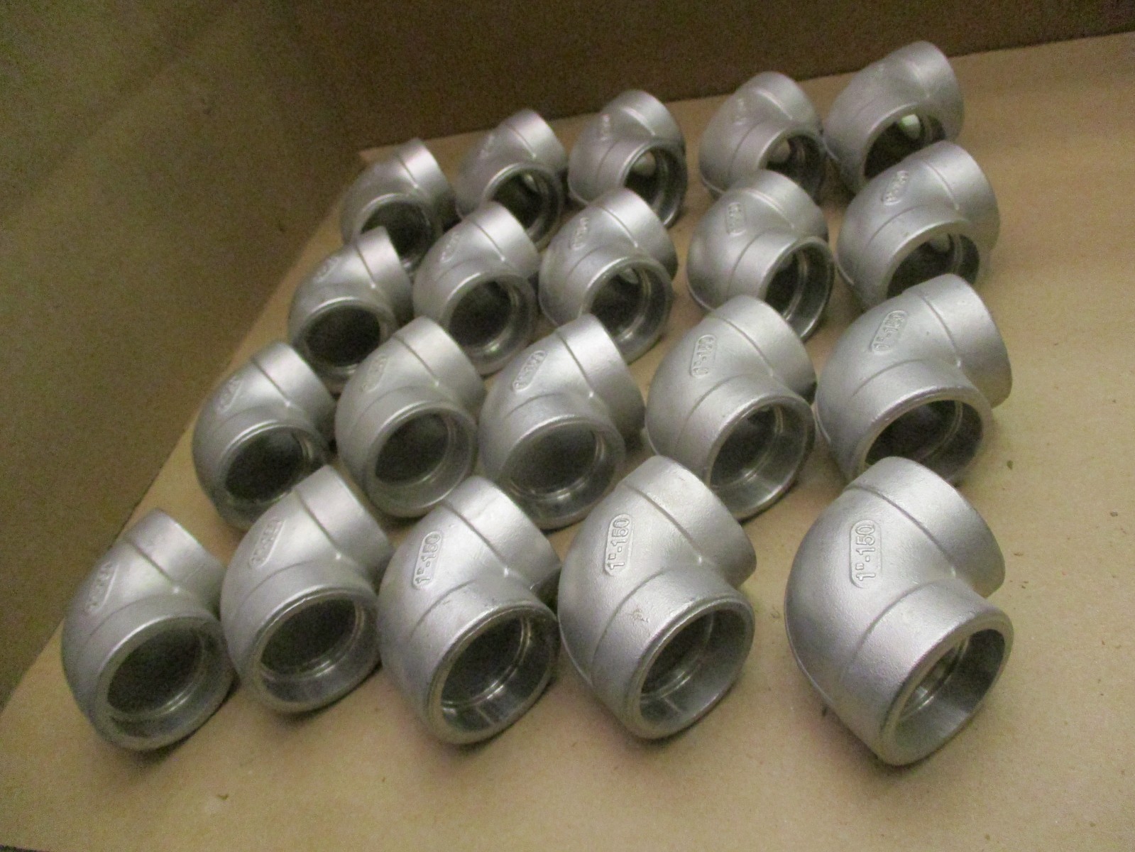 New Open Box of 20 Pieces 90 Degree Elbows SS Coupling M316 1″-150 52654IPL