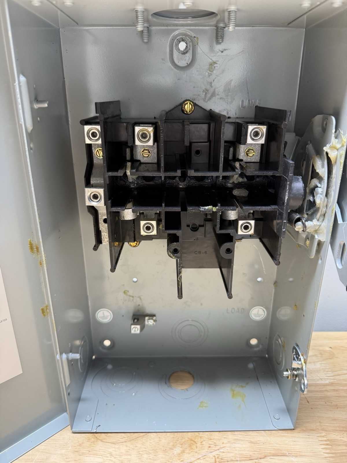 Eaton DG222URB Safety Switch 240VAC 60A Double Fused Fuse Box Type 3R Rainproof