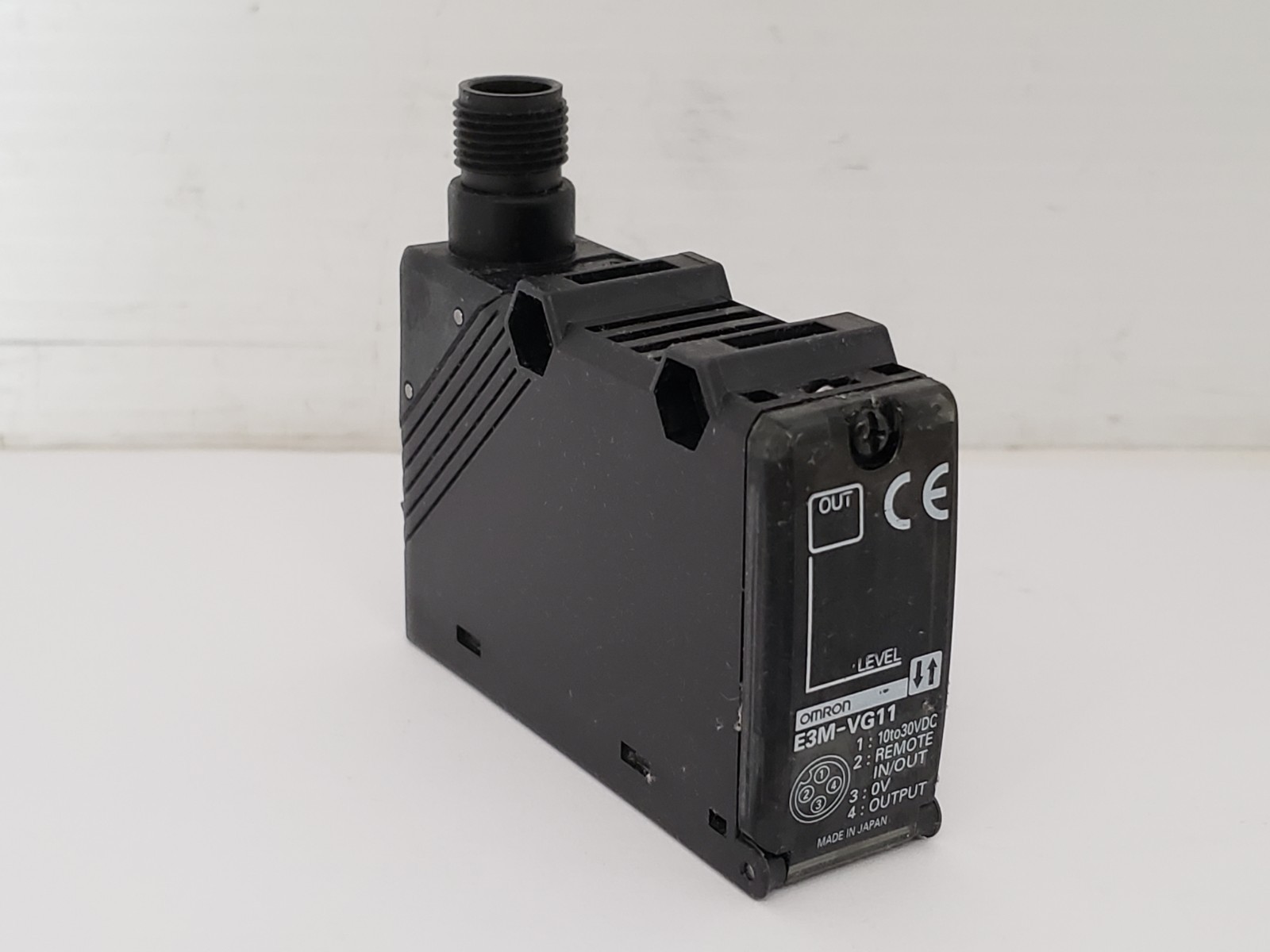 OMRON E3M-VG11 PHOTOELECTRIC SENSOR COLOR MARK DETECTION NPN 10-30 VDC NNB