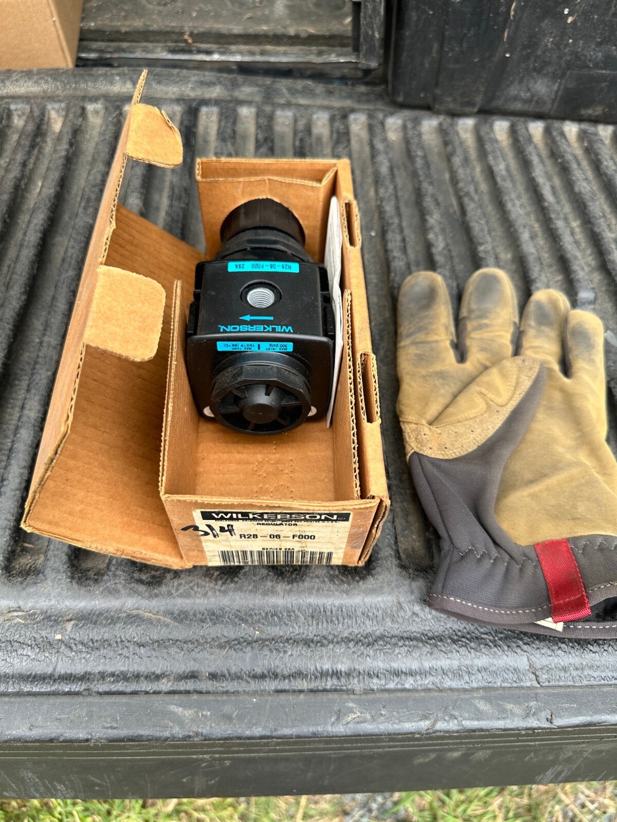 Wilkerson Pneumatic Regulator 3/4″ 0-125 psig 300 max 150°F P/N R28-06-F000 28A