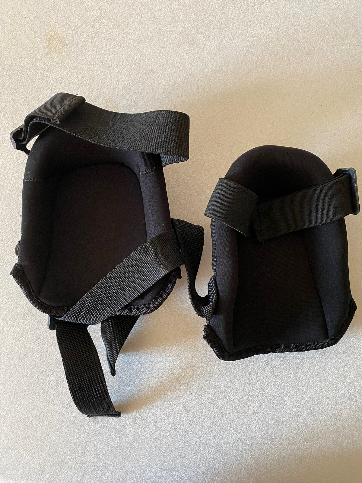 CLC 342 Knee Pads, Flat, Foam, Universal