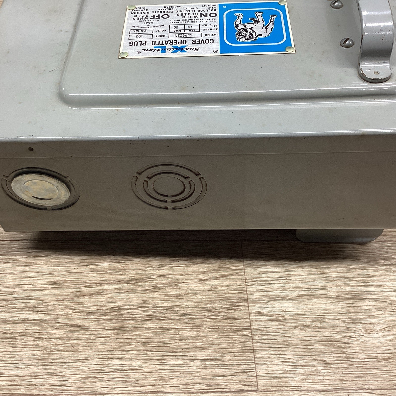 BULLDOG XL COVER OPERATED PLUG XLP423N 100A 240AC 3PH ENCLOSURE #815E134PR6*CO
