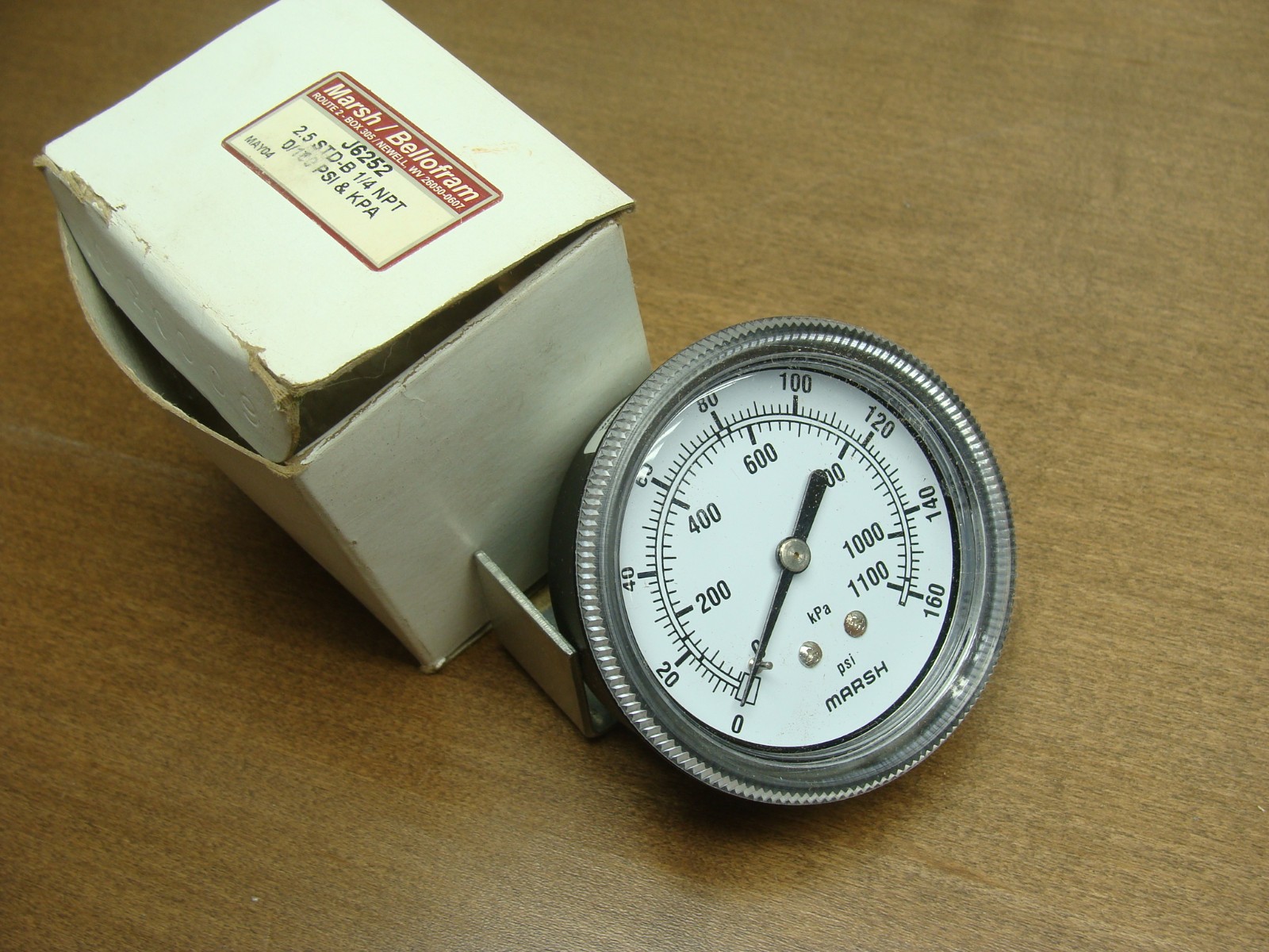 MARSH/BELLOFRAM 0-160 PSI GENERAL SERVICE GAUGE J6252 2.5″ DIAL 1/4″NPT