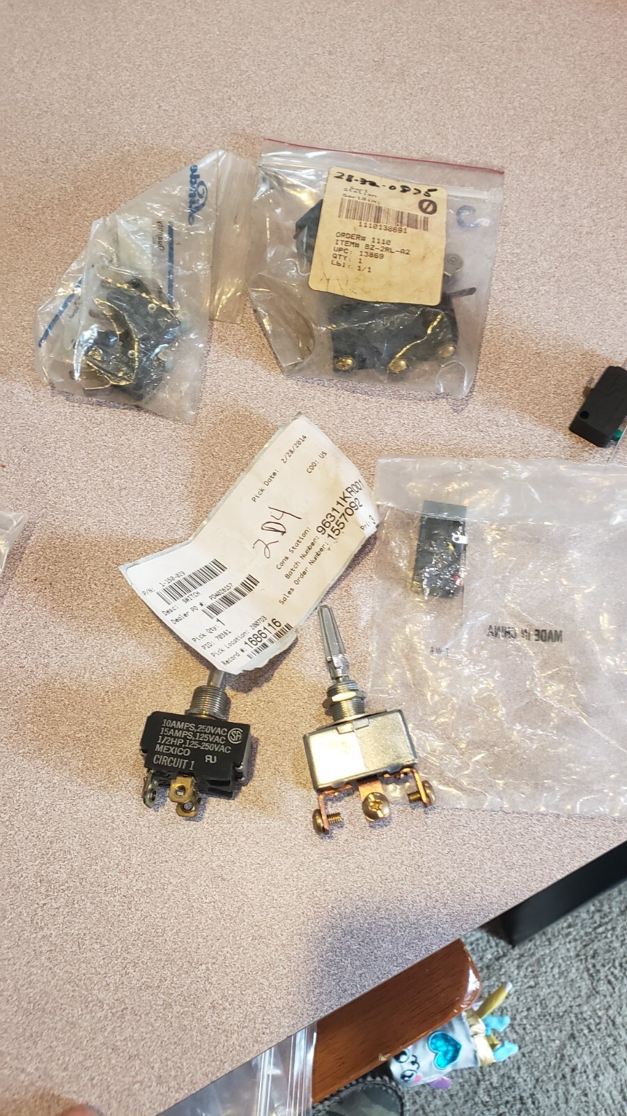 NEW LOT of 8 Vintage Switches roller Snap # BZ-2RL 2 / XFK2 V7-3S17D8 D2VW-01L1