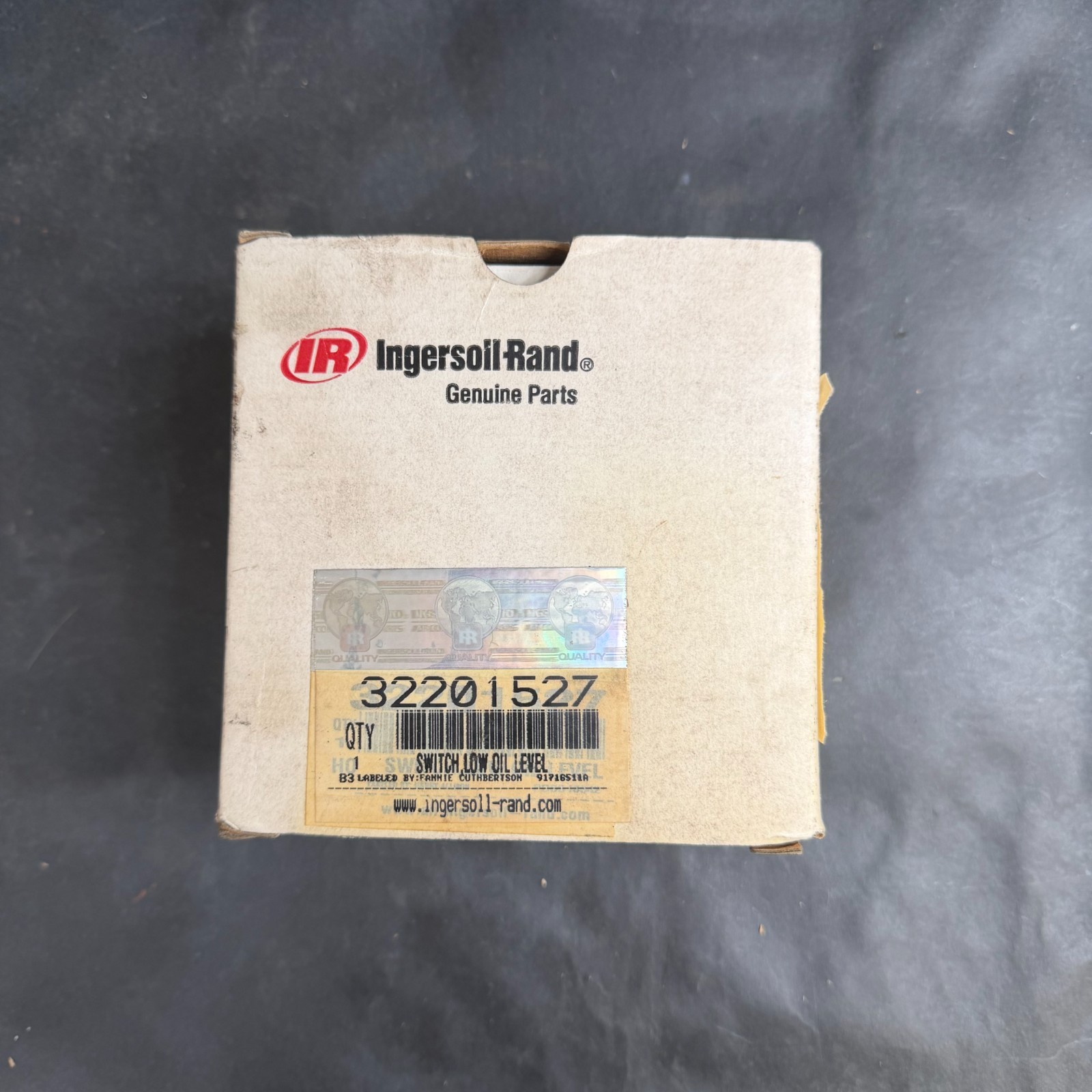 INGERSOLL-RAND 32201527 LOW OIL SWITCH ($125 OBO)