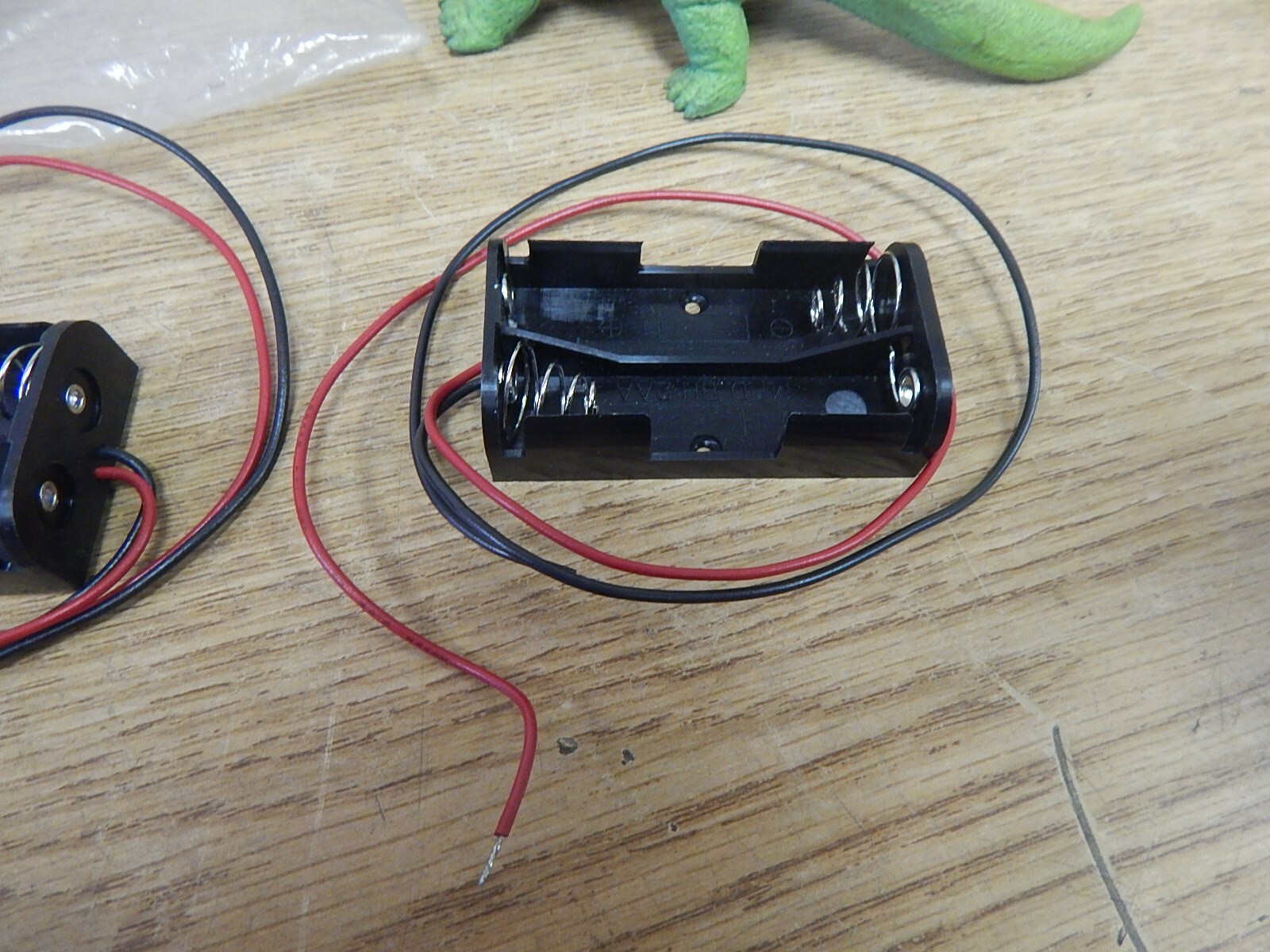 NEW All Electronics Corp BH-2A169206 PS2-H/FLR Battery Holder Lot of 2