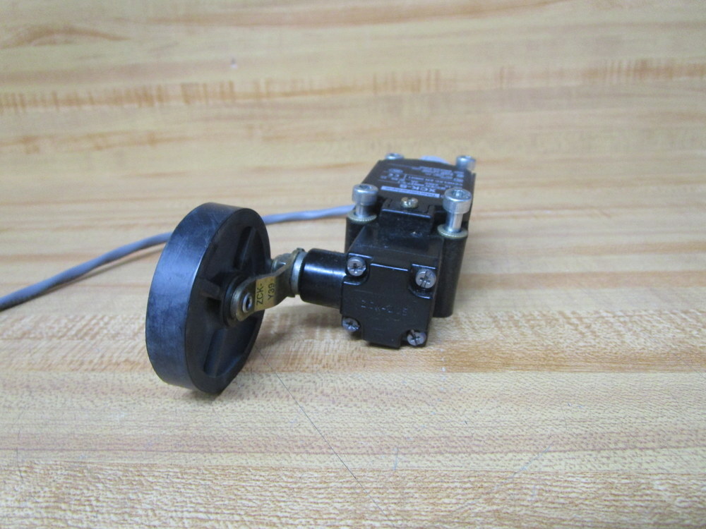 Telemecanique XCK-S Limit Switch Assy. XCKS W/ZCK-Y39 Lever