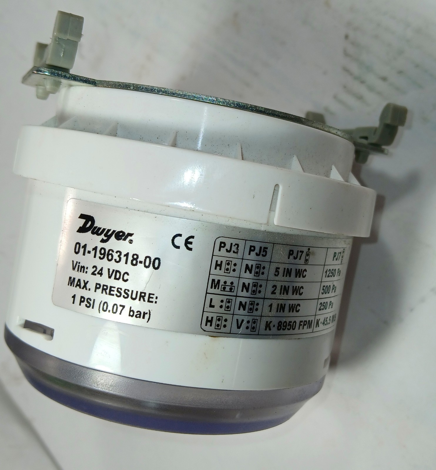 1 USED DWYER 01-196318-00 MAGNESENSE PRESSURE TRANSMITTIER ***MAKE OFFER***
