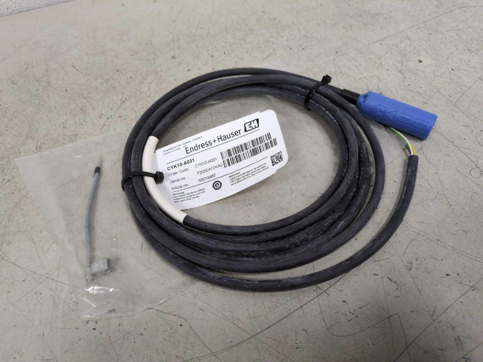 Unused Endress Hauser CYK10-A031 3-meter Digital Electrode Cable E+H Memosens