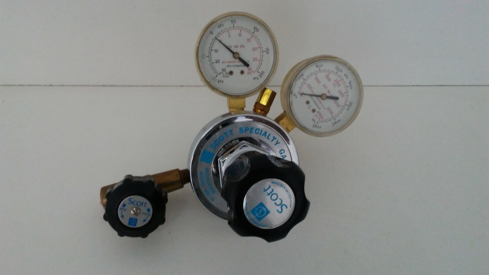 NEW OLD STOCK! SCOTT SPECIALTY GAS REGULATOR NO. 18