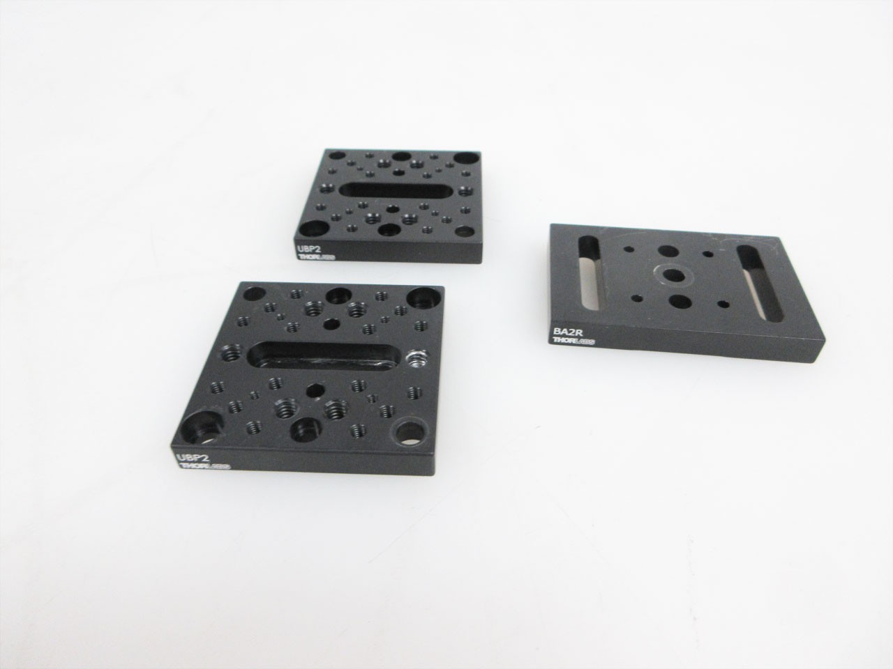 LOT THORLABS 2X UBP2 UNIVERSAL BASE PLATE 1X BA2R MAGNETIC MOUNTING BASE