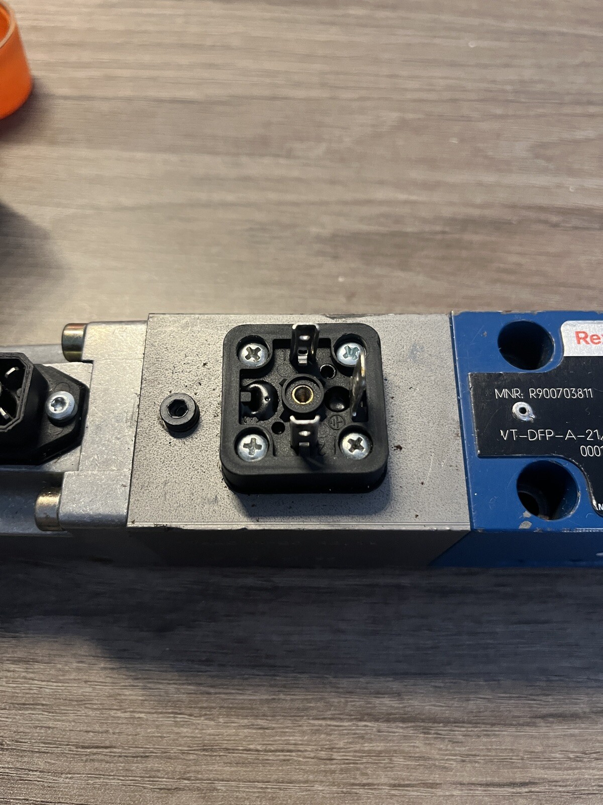 REXROTH R900703811 174407M-20 R 2,1 OHM IN 2,8 A 47/06 VT-DFP-A-21/G24K0/0/V