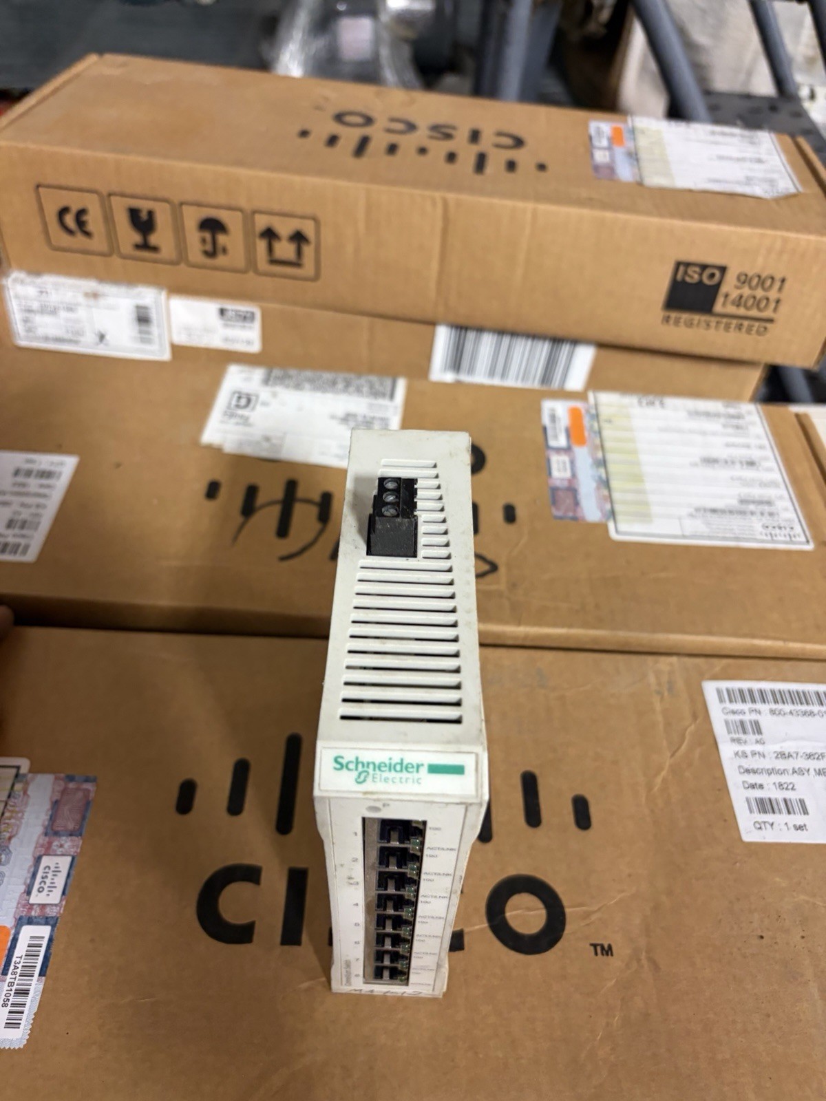 SCHNEIDER TCSESU083FN0 CONNEXIUM SWITCH 8TX MODICON USED