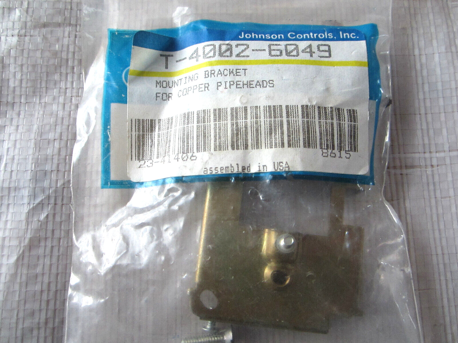 JOHNSON CONTROLS T-4002-6049 MOUNTING BRACKET WITH HARDWARE