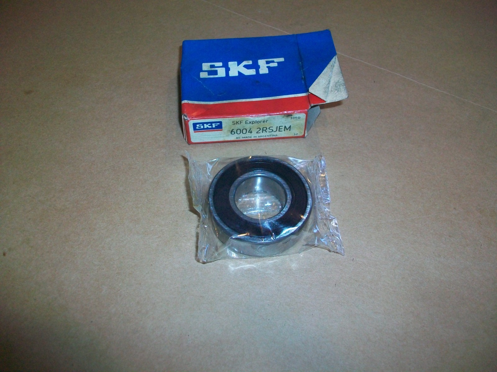 SKF 6004 2RSJEM Deep Groove Ball Bearing 20mm ID x 42mm OD NEW IN BOX