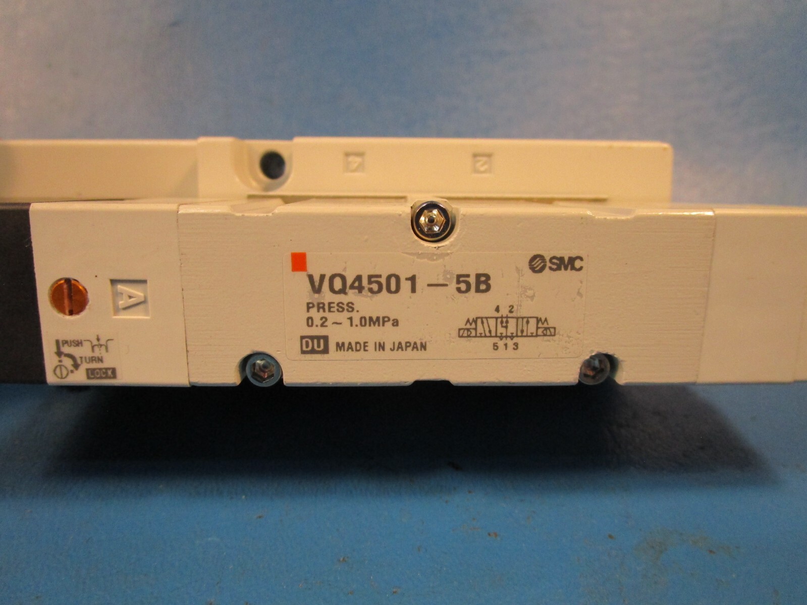 SMC VQ4501-5B-02N, VQ4501-5B valve, 3 position, plug-in(dc), VQ4000 VALVE