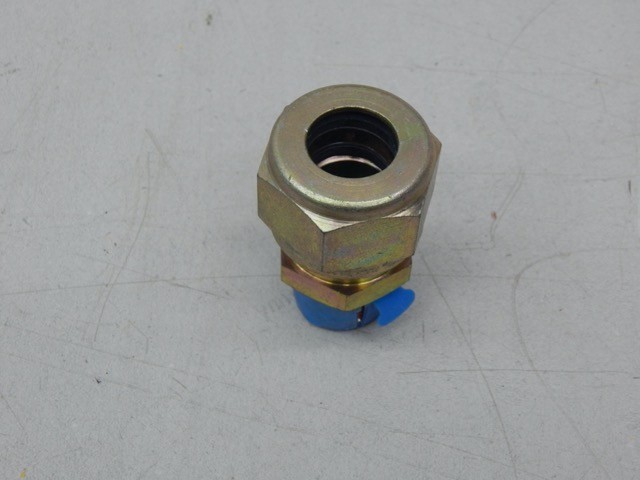 Detroit Diesel 8925097, Fluid Connector & Fitting, 0.875″ x 0.75″ NPTF