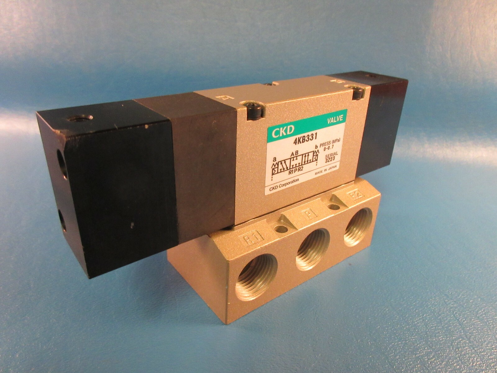 CKD 4KB331 Pneumatic Valve with Manifold, Five 1/4″ Ports