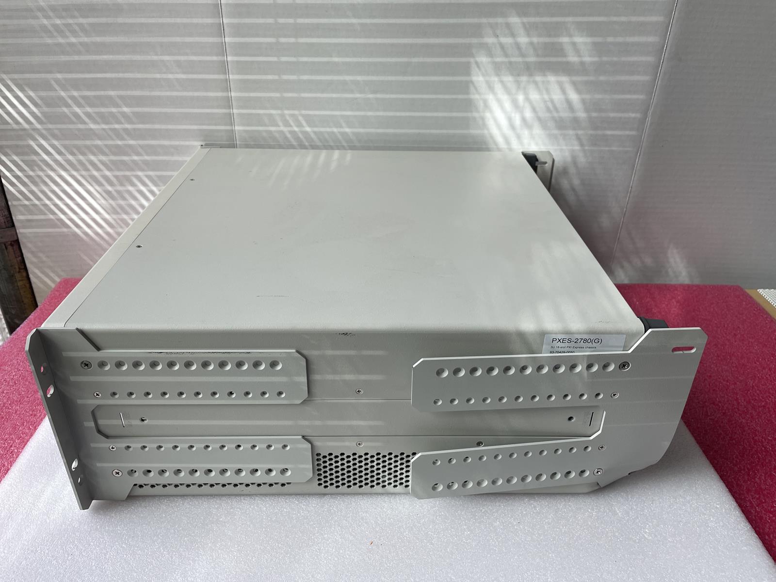 AEMULUS 18-SLOT PXIE CHASSIS PXES-2780 3U PXI EXPRESS CHASSIS, DENTED CORNER