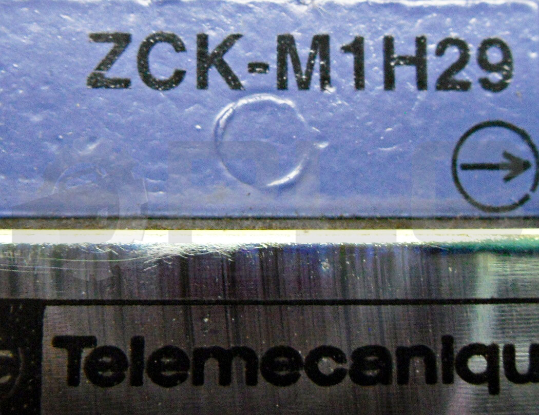 NEW TELEMECANIQUE ZCK-M1H29 LIMIT SWITCH BODY, XCK-M, w/ ZCK-D05 HEAD