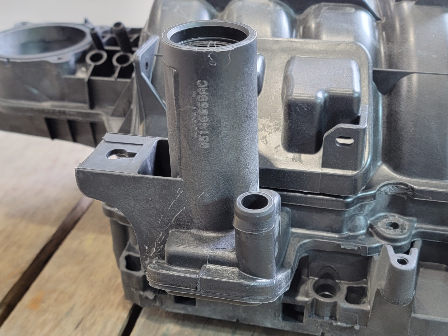 SURPLUS NEW MOPAR 68194114AC Engine Intake Manifold Kit – Transportation