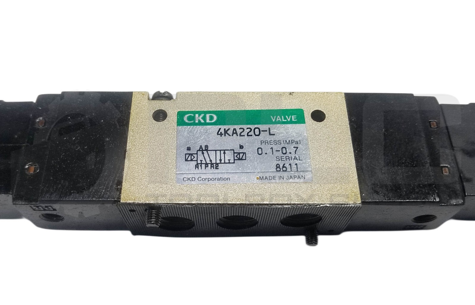 CKD 4KA220-L SOLENOID VALVE w/ (2) AC100V 110V60hz 8528 COIL