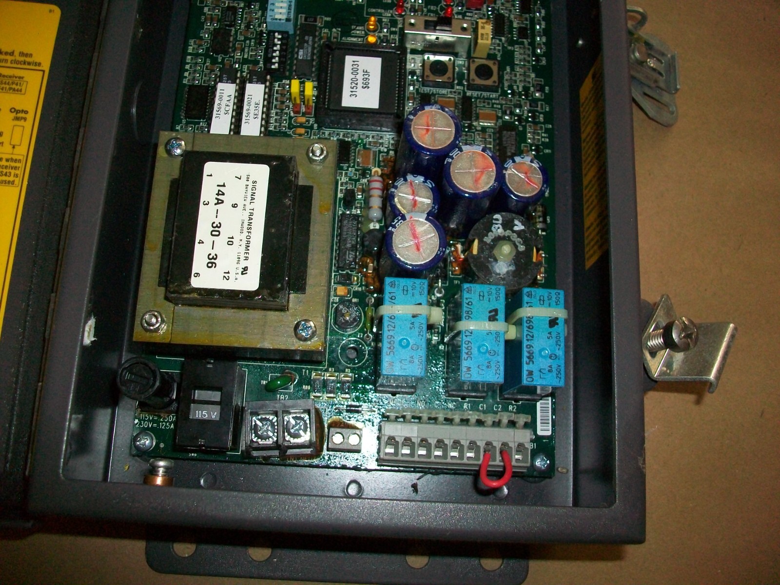 STI LIGHT CURTAIN CONTROLLER 70027-1002 LCCK-FB-AC1-U USED