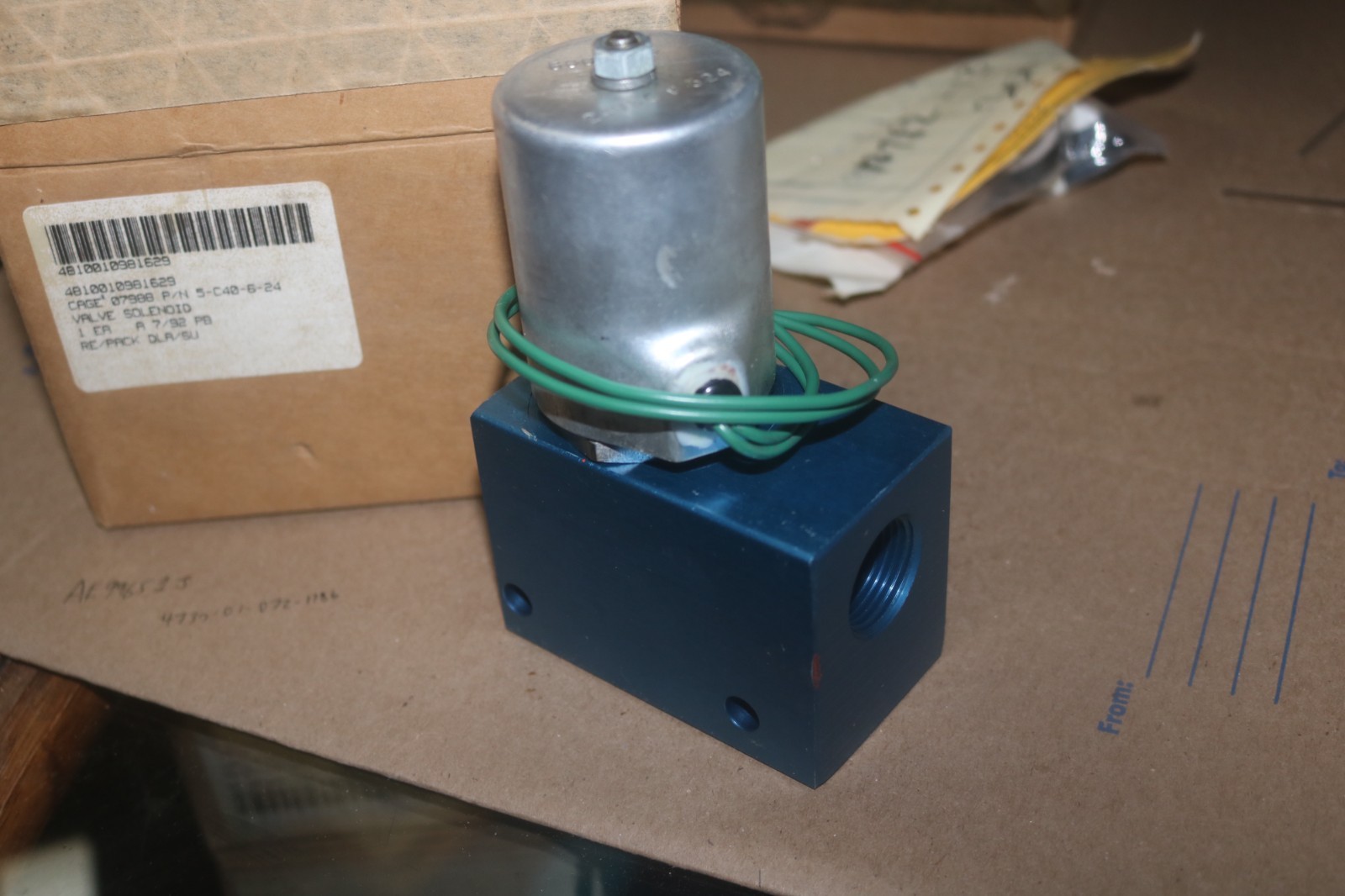 NOS Automotive inc. Fluid Power solenoid valve 24 V5-C40-6-24 4810-01-098-1629