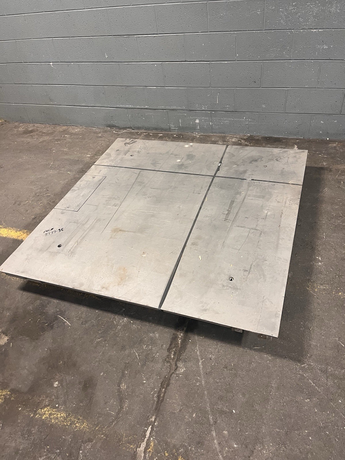 Mettler Toledo Stainless Steel Floor Scale 2000 lb Capacity 5’ x 5’ food grade