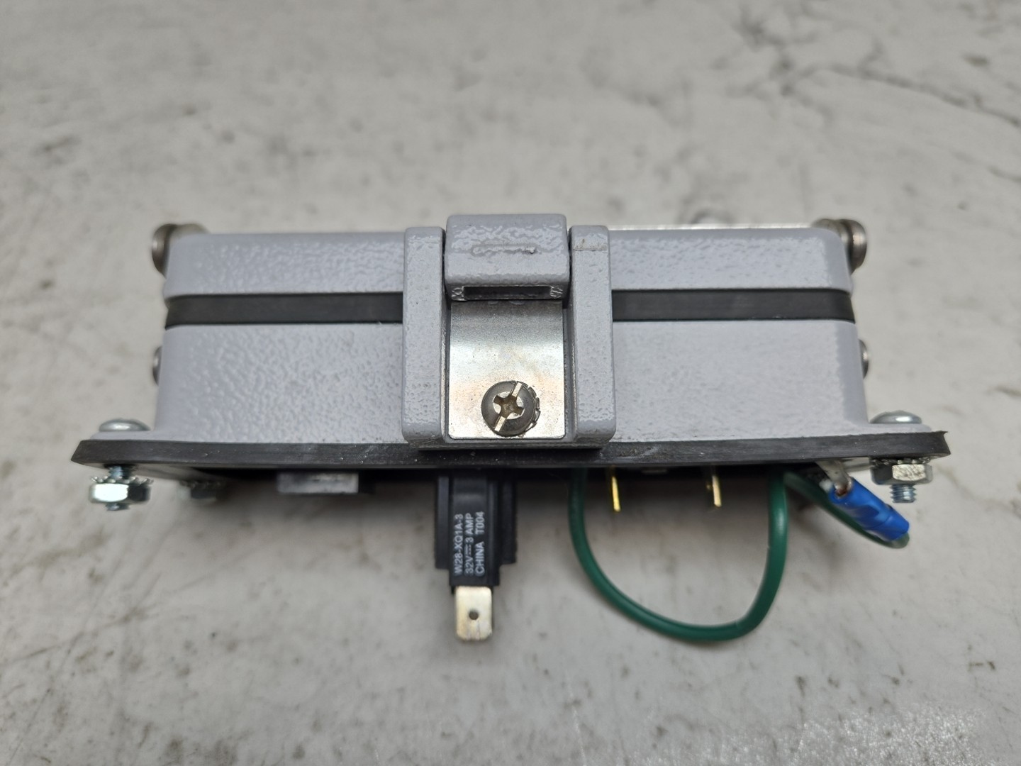 ILME CHI-24LS C-Type Bulkhead Mount Housing Single Lever Lid Rectangular Connect
